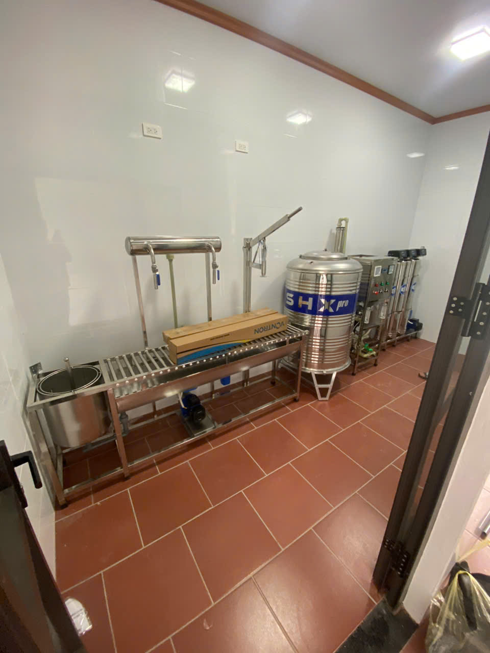 Lắp đặt hệ thống lọc nước RO 2000L/ngày & bàn chiết rót 20L tại Phú Thọ